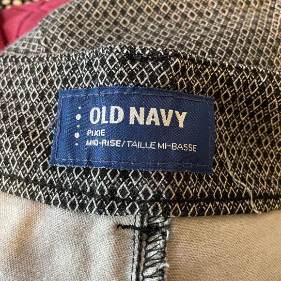 Old Navy Pixie Mid-Rise Comfy Stretch Diamond Pattern Cropped Pants Size 12 - Picture 4 of 5